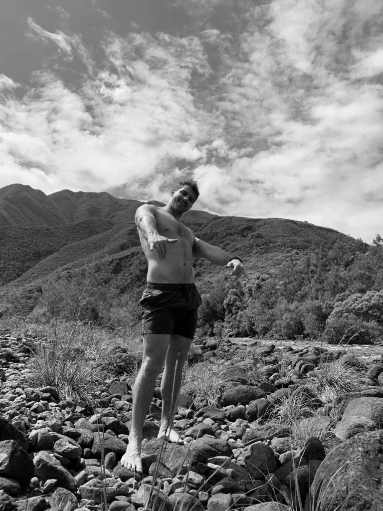 Coach sportif à la rivière