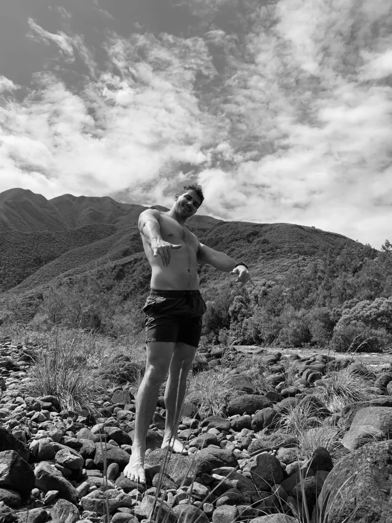 Coach sportif à la rivière